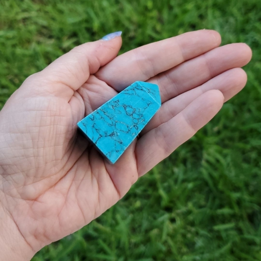Howlite Turquoise Crystal Tower in Turquoise Color - Picture 5 of 6